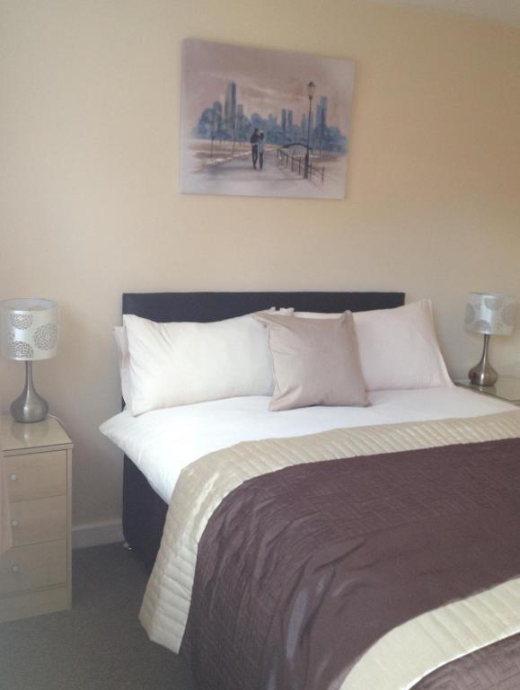 Newent Golf Club And Lodges Room photo