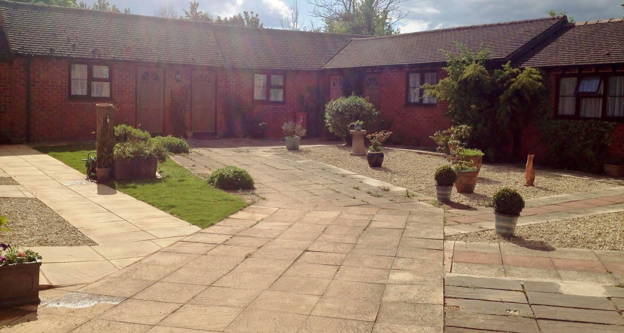 Newent Golf Club And Lodges Exterior photo